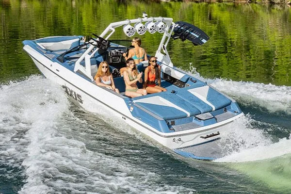 Boating and lake life at Château Okanagan