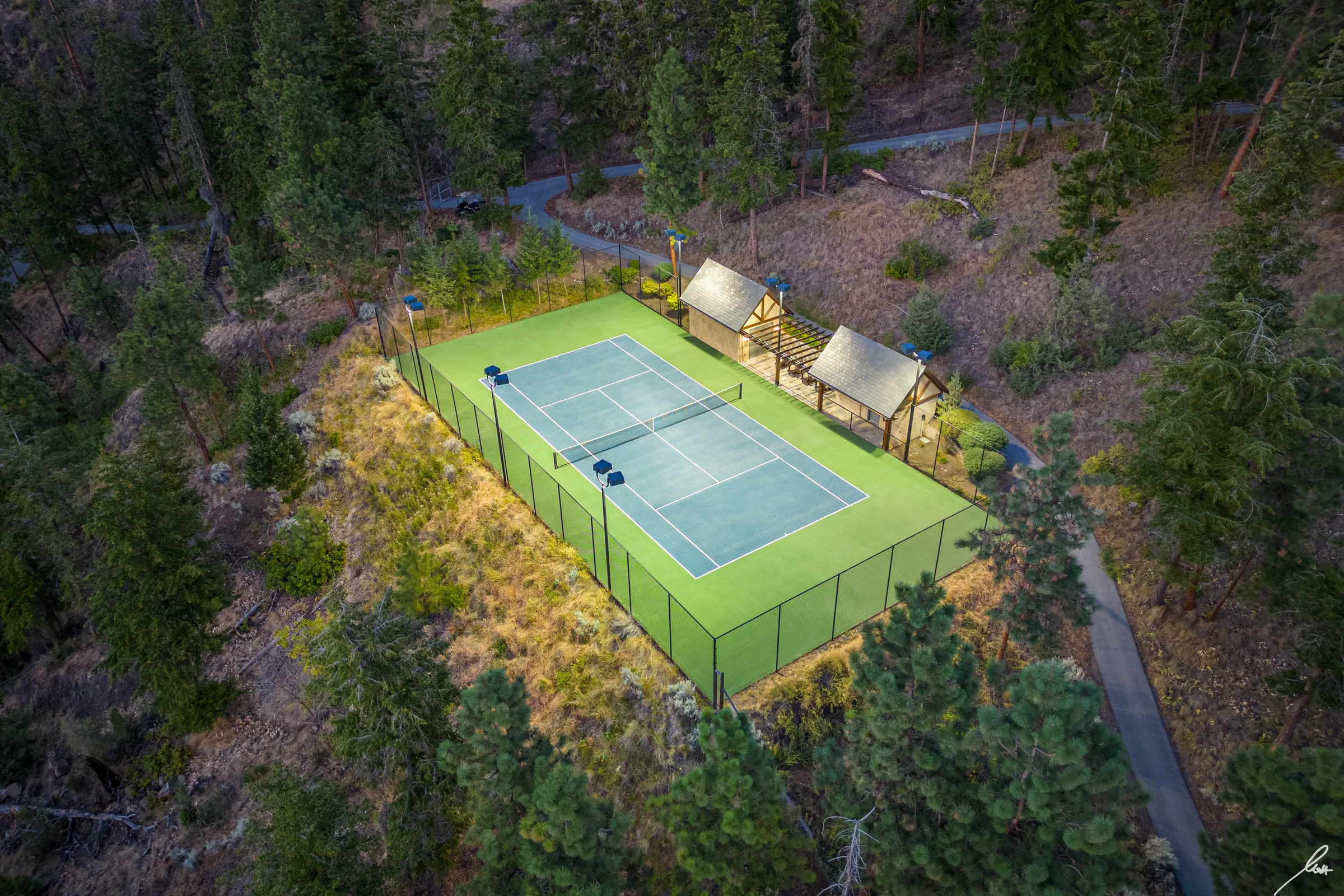 Château Okanagan tennis court aerial view