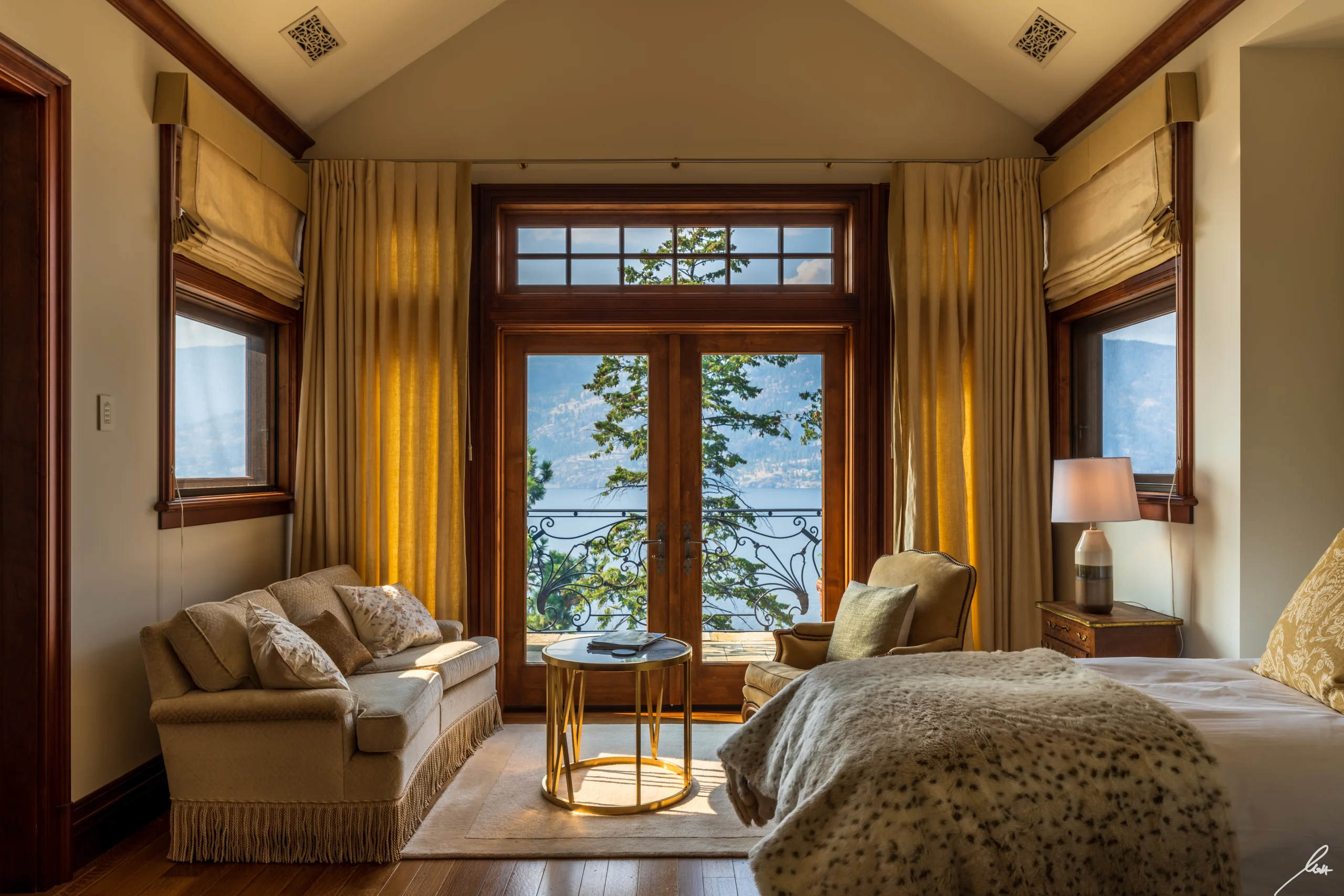 Luxe Junior Suite at Château Okanagan