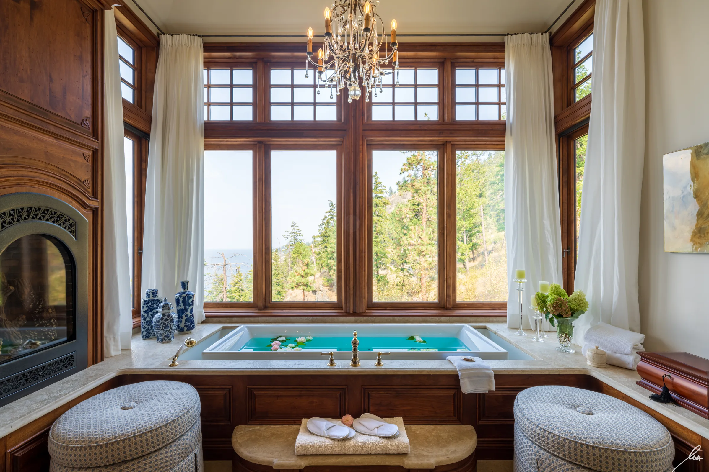 Magnolia Suite at Chateau Okanagan